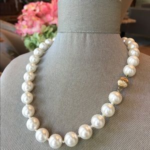 Freshwater Pearl Necklace w/ 14k Gold Clasp.